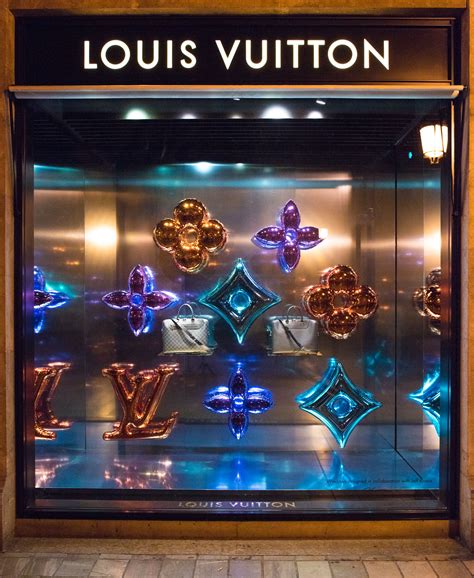 louis vuitton window display|louis vuitton window display design.